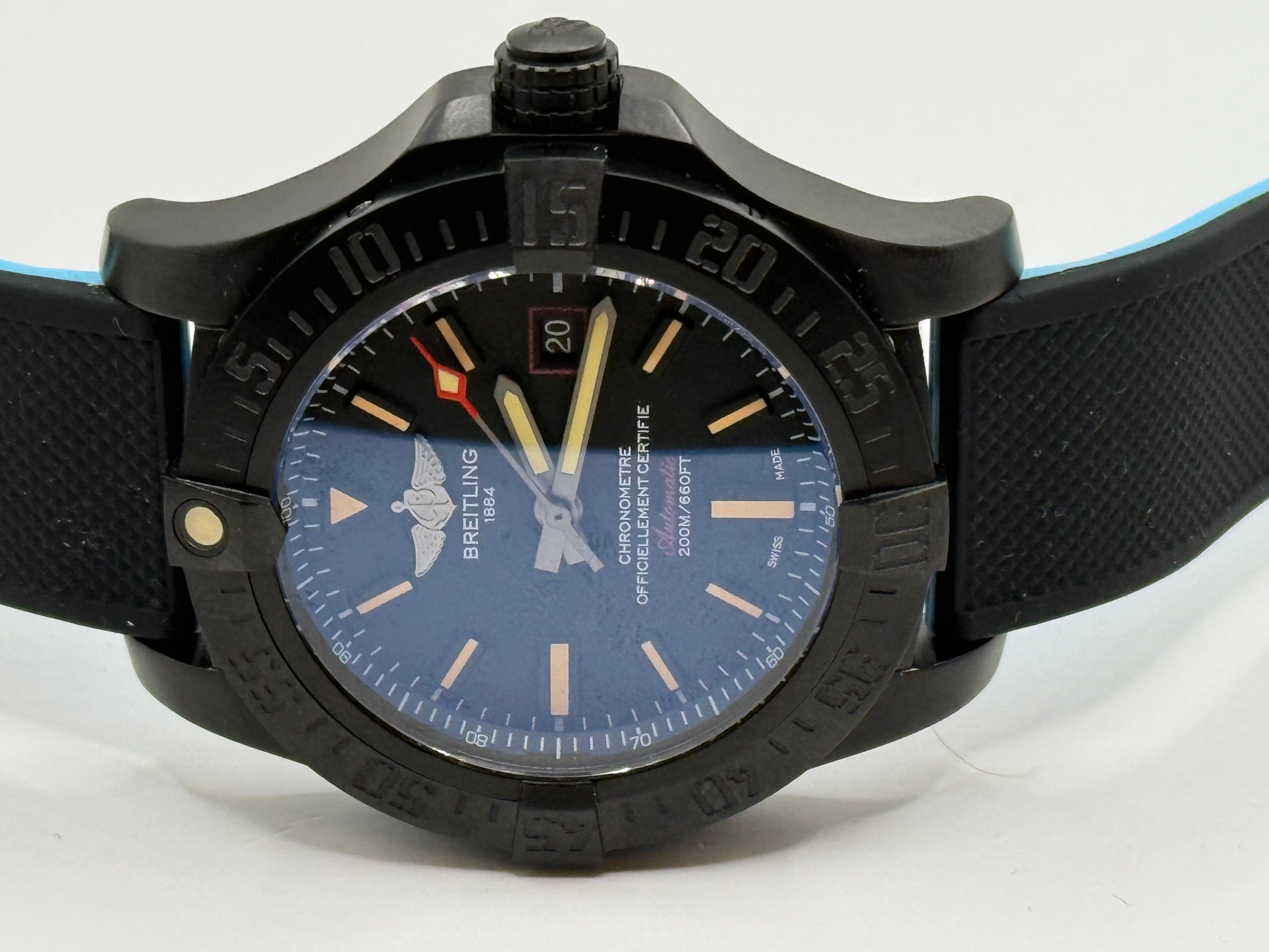 Breitling Avenger Blackbird 44 V17311