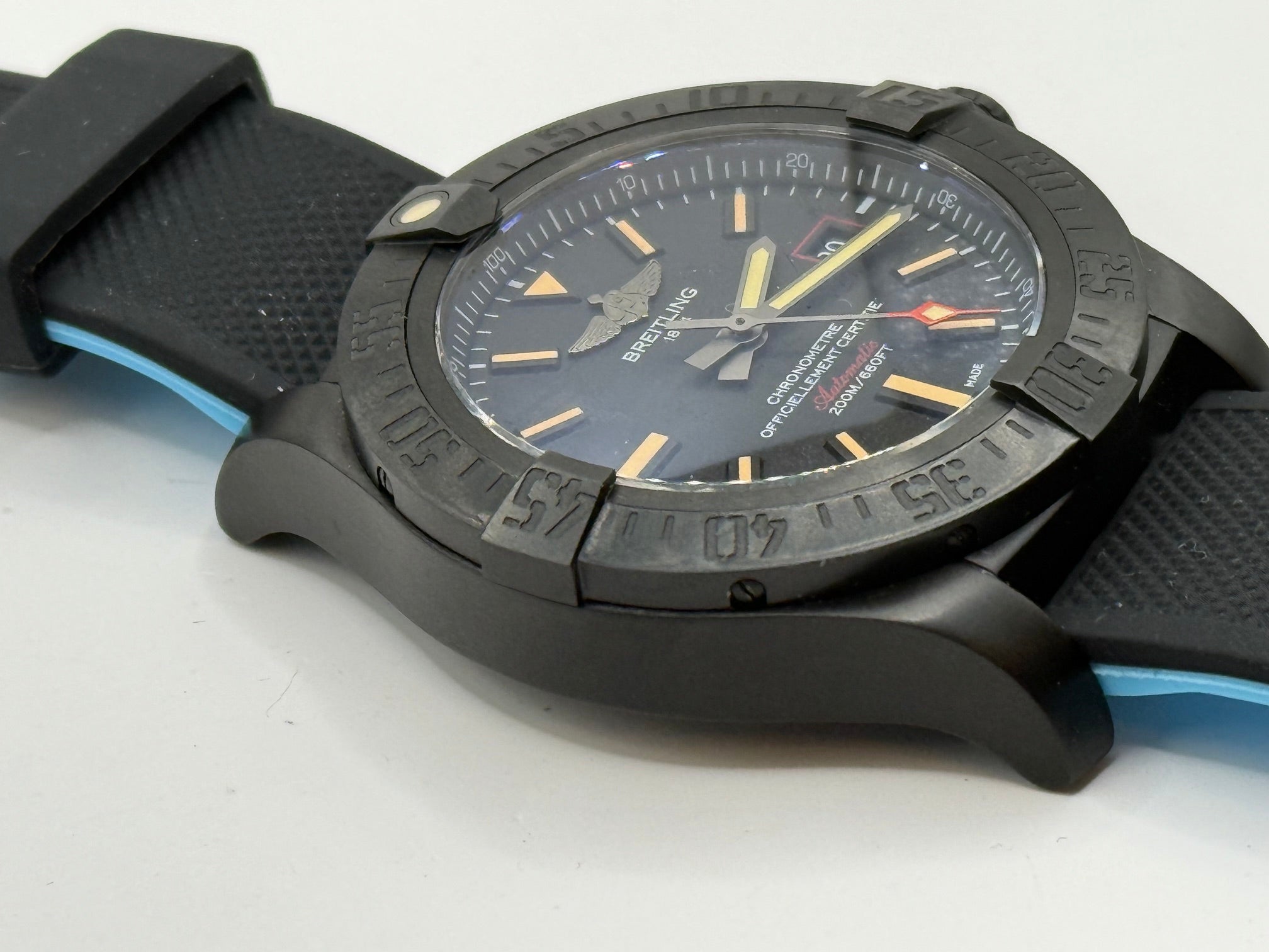 Breitling Avenger Blackbird 44 V17311