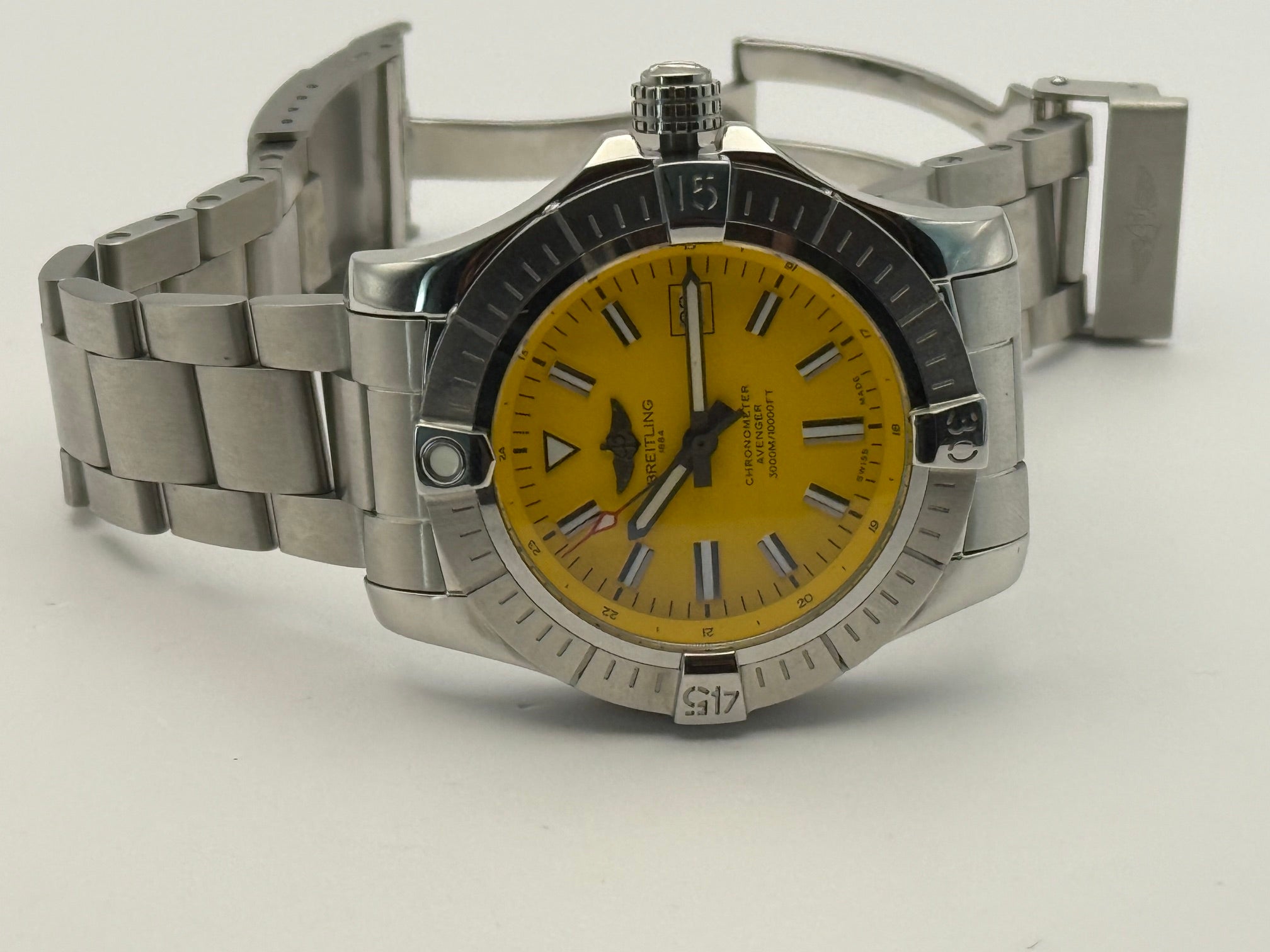 Breitling Avenger A17318 Restaurée par des professionnels