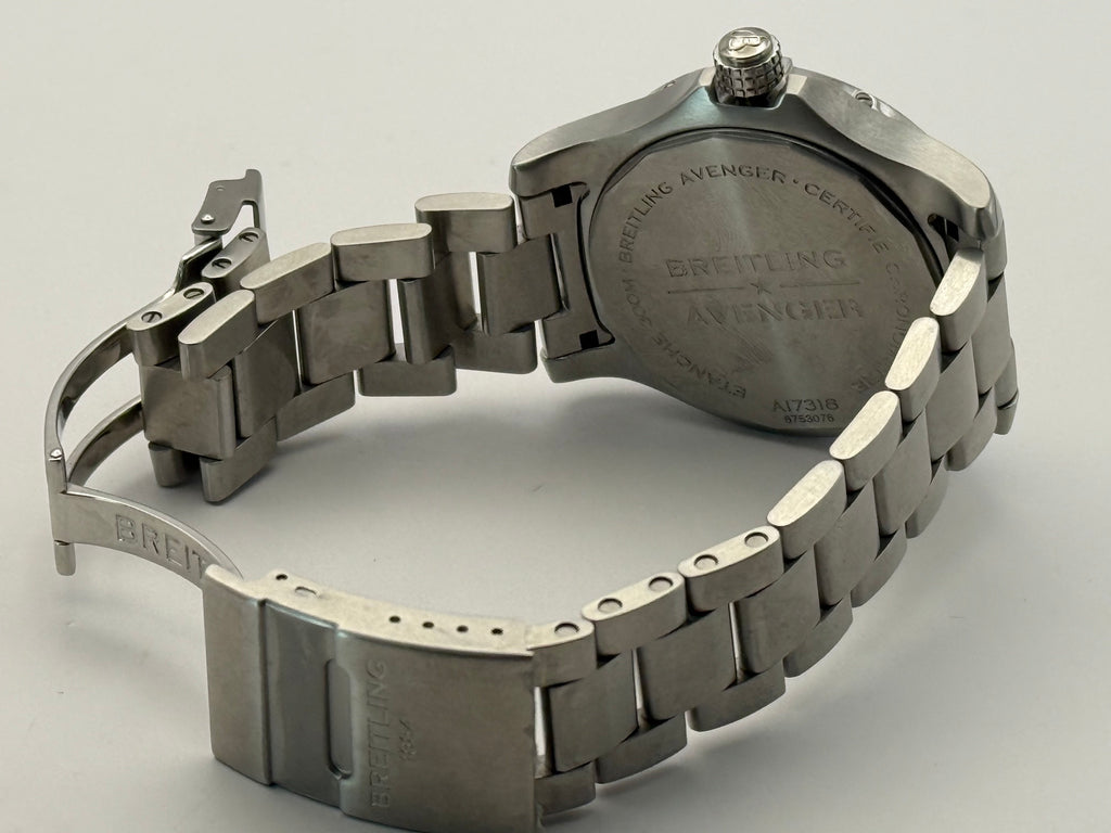 Breitling Avenger A17318 Restaurée par des professionnels