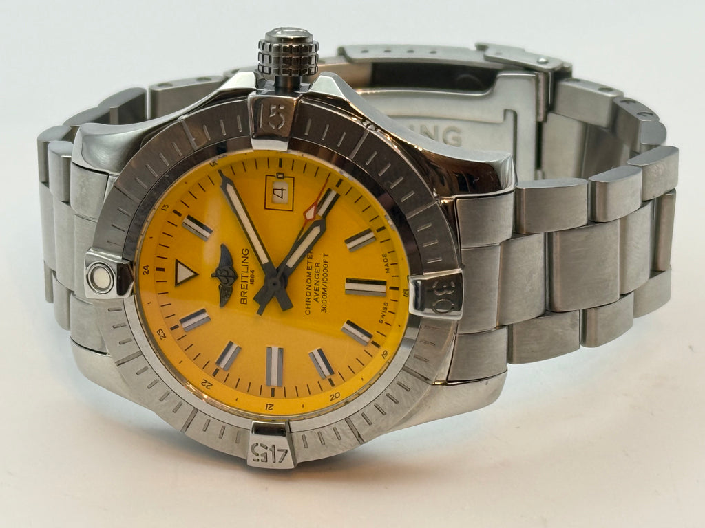 Breitling Avenger A17318 Restaurée par des professionnels