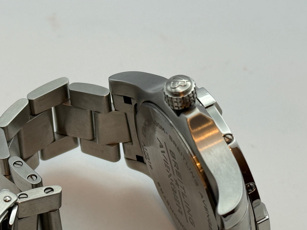 Breitling Avenger A17318 Restaurée par des professionnels