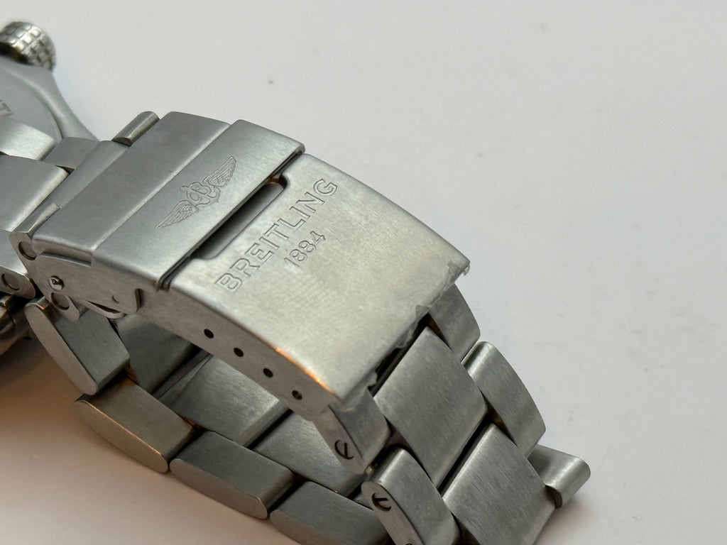Breitling Avenger A17318 Restaurée par des professionnels