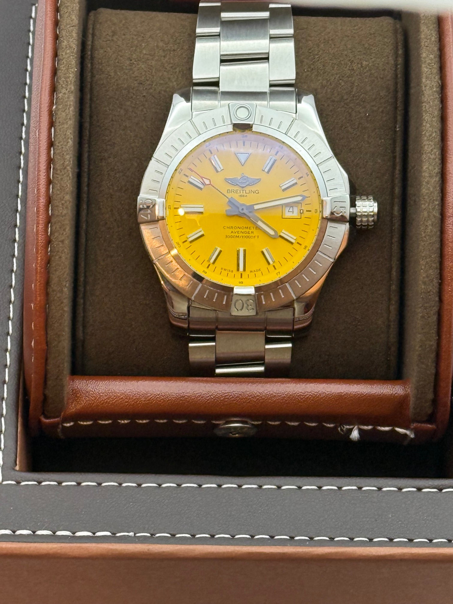 Breitling Avenger A17318 Restaurée par des professionnels