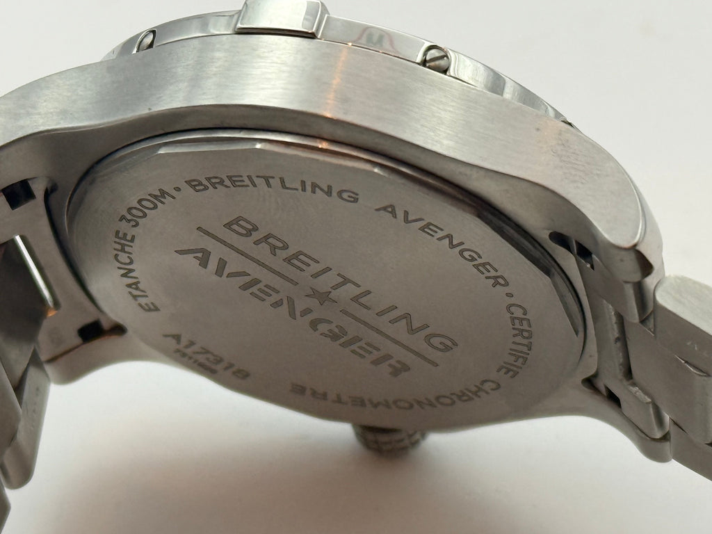 Breitling Avenger A17318 Professionalmente restaurato