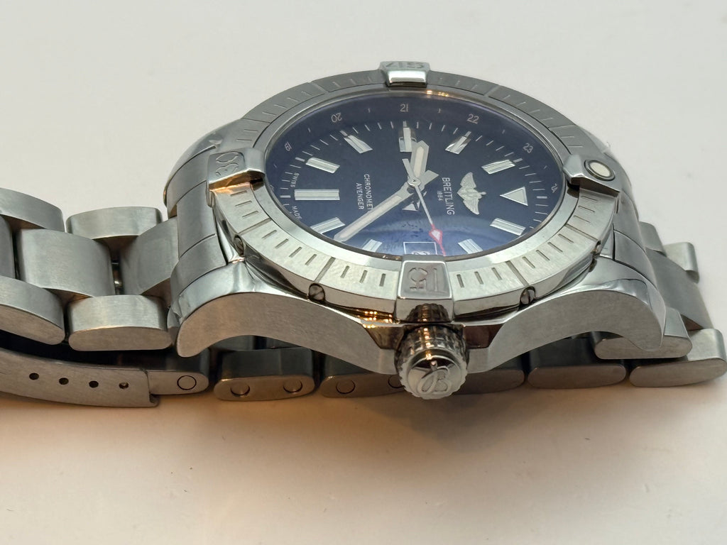 Breitling Avenger A17318 Professionalmente restaurato