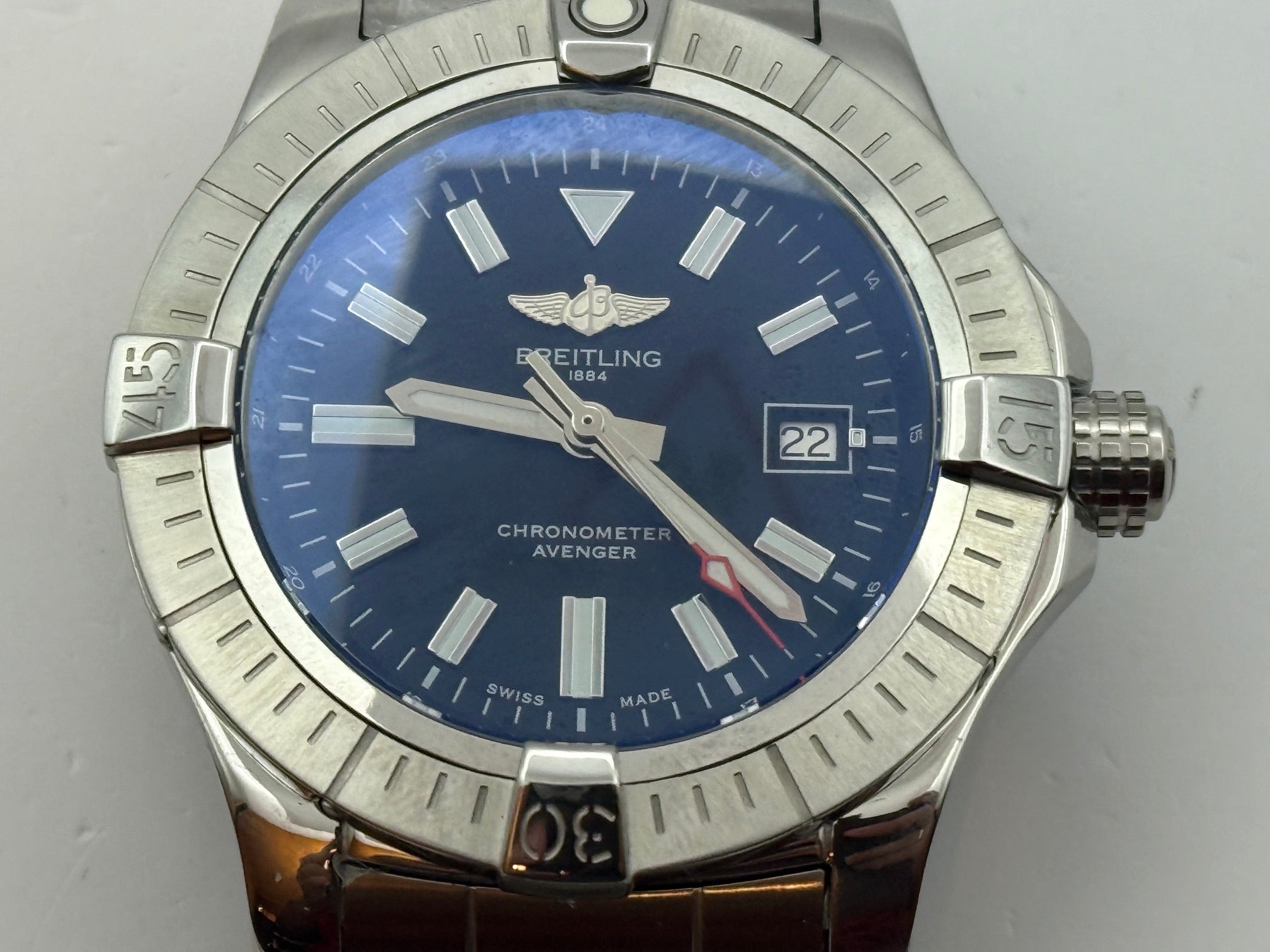 Breitling Avenger A17318 Professionalmente restaurato