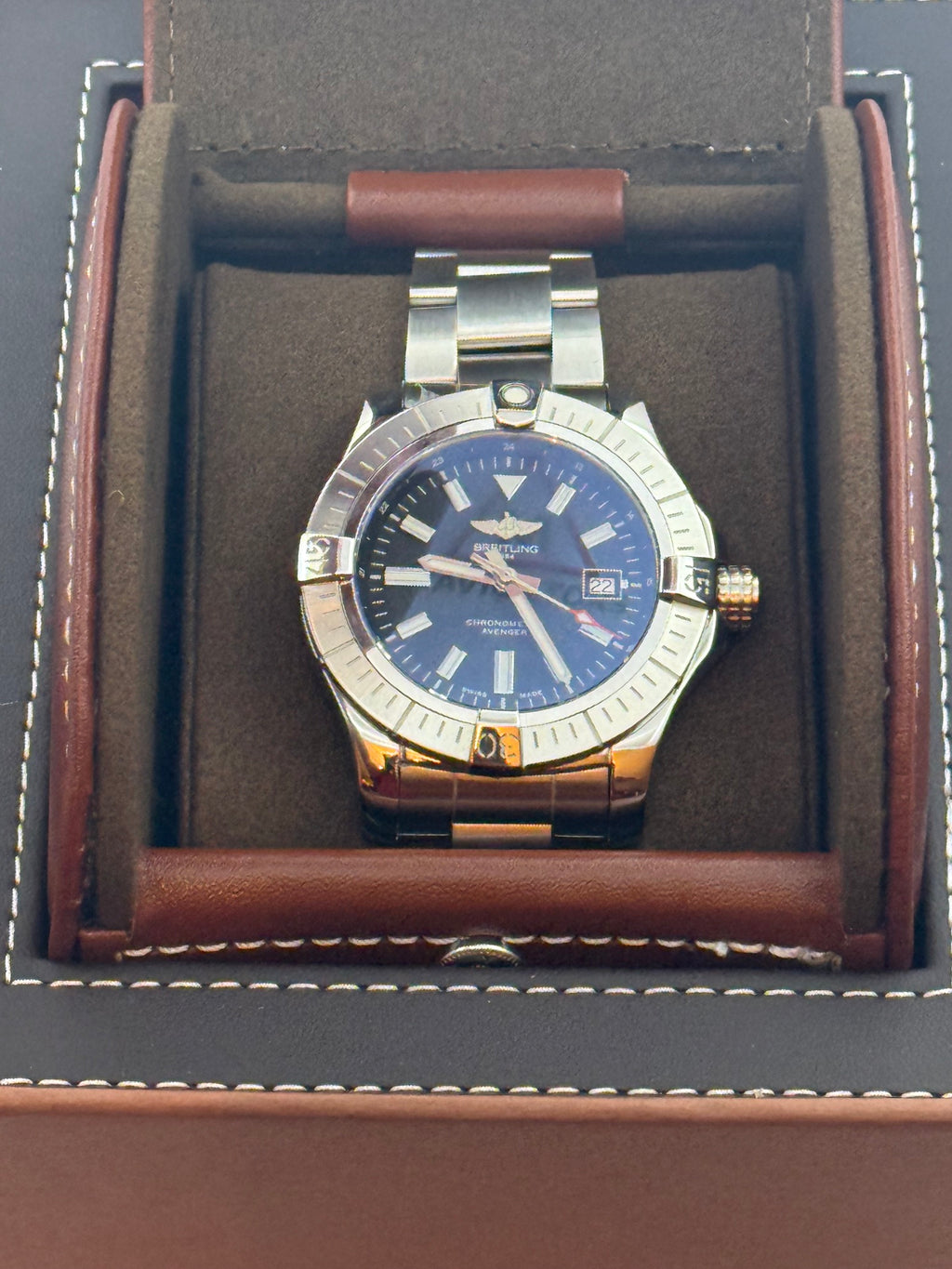 Breitling Avenger A17318 Professionalmente restaurato